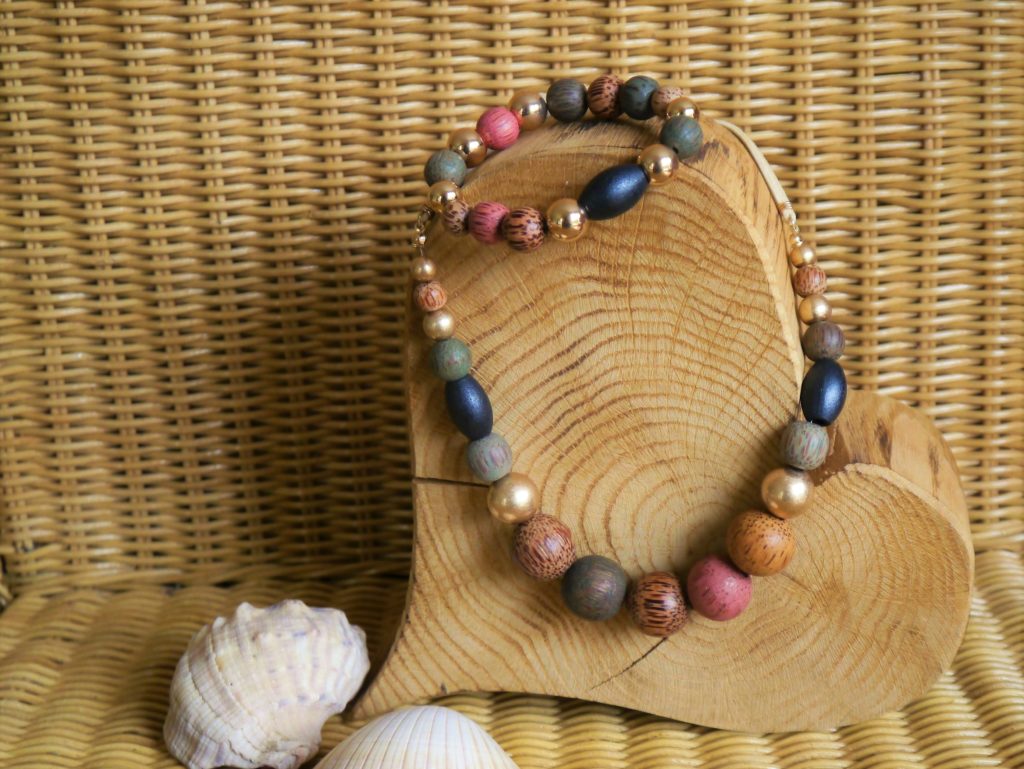 Kette und Armband mit Holzperlen
